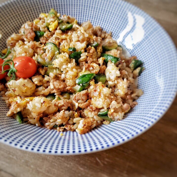 きゅうりのカクテキのビビンバ風炒飯 レシピ 作り方 By Azp 楽天レシピ きゅうりのカクテキのビビンバ風炒飯 レシピ 作り方 By Azp 楽天レシピ